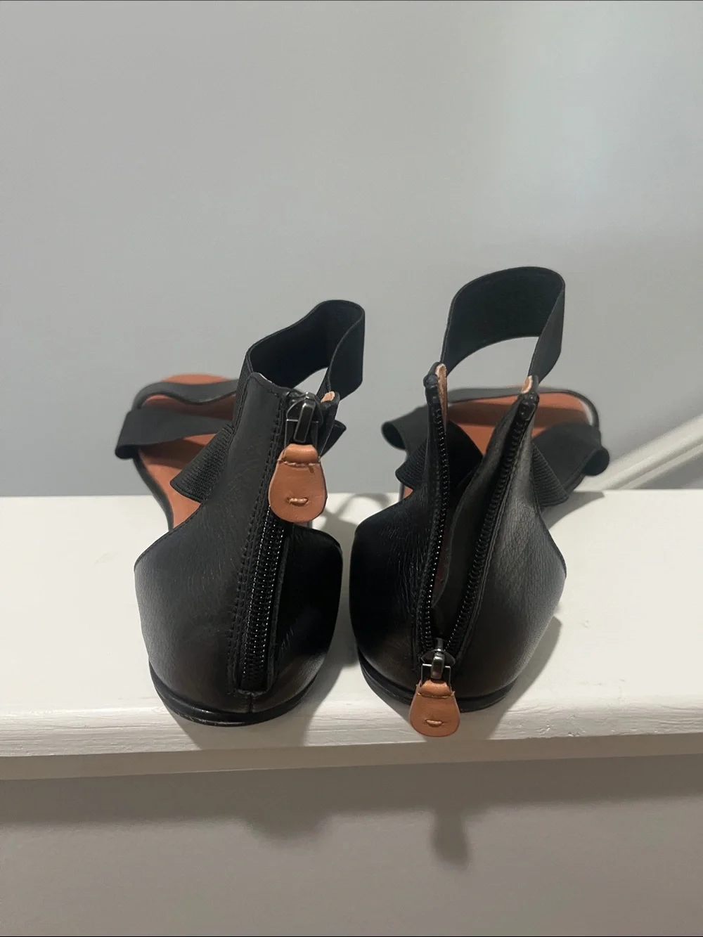 Gentle Souls Kenneth Cole 11 NWOT Black Leather Break Elastic Sandals Gladiator